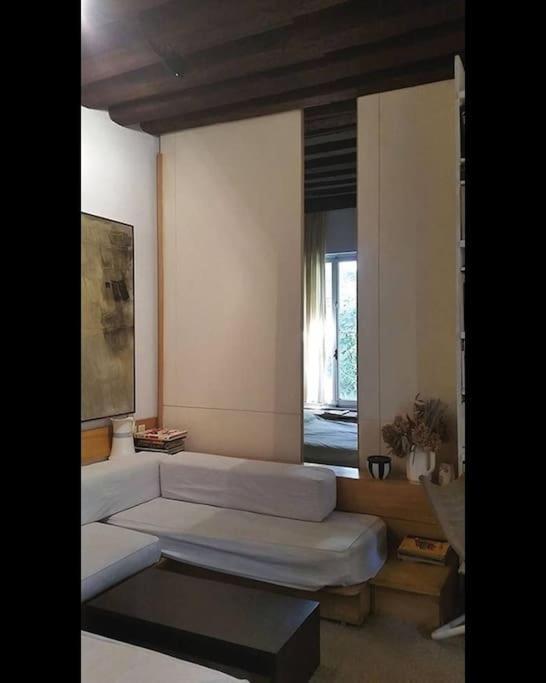 Appartement Open Space A Fra Architettura E Pittura, Fra Moderno E Antico Venetië